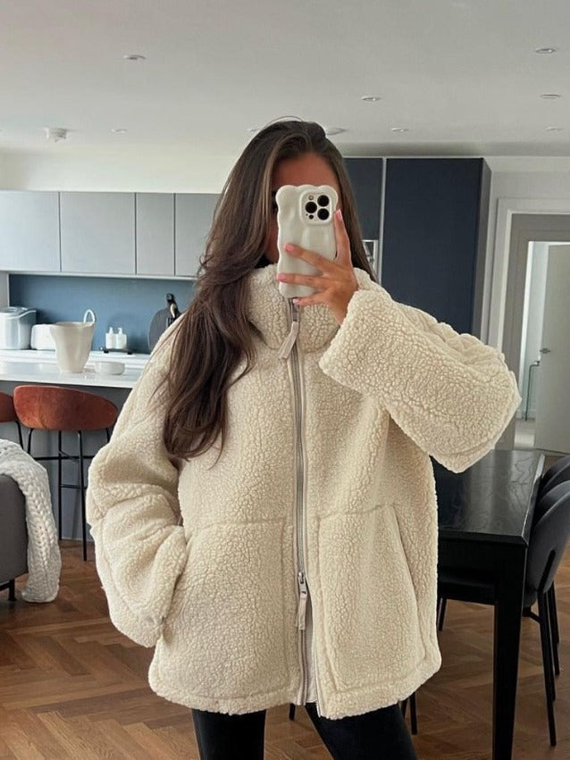 Warme Wolljacke mit Faux-Fur-Kragen