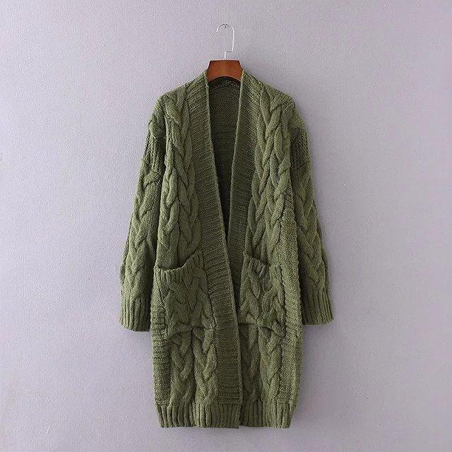 Elegante gestrickte Jacke mit Taschen