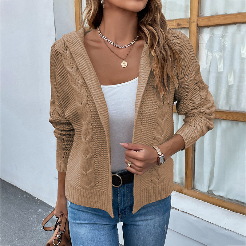 Elegante und weiche Kabeljacke mit Kapuze