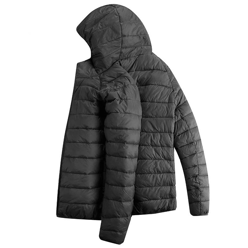 Leichte und warme Winterjacke mit Kapuze