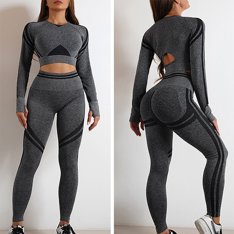 Nahtlose Sportleggings und Langarmshirt