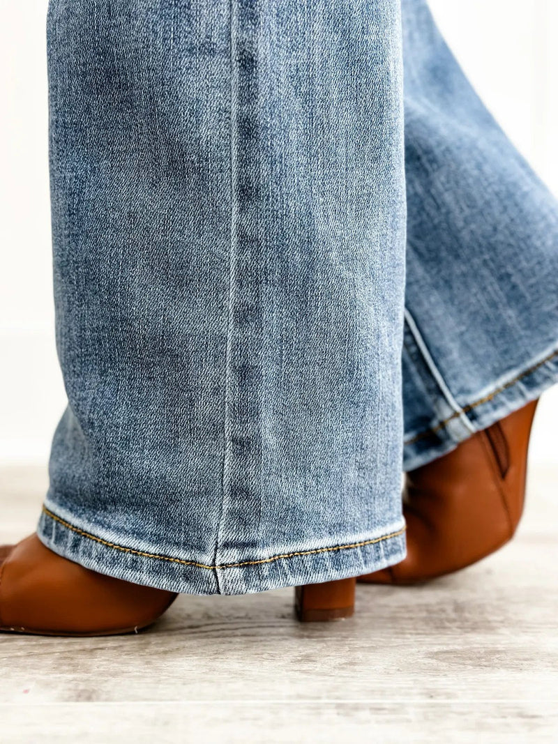 Weiche Bootcut Jeans mit Knöpfen