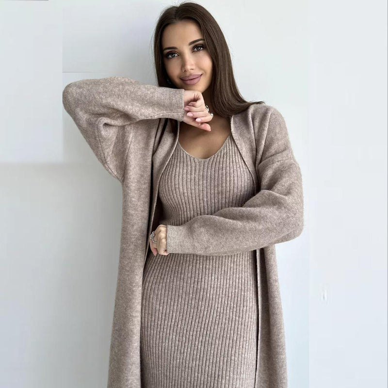 Elegante Maxi Kleid mit warmer Strickjacke